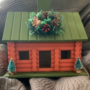 Holiday log cabin Birdhouse